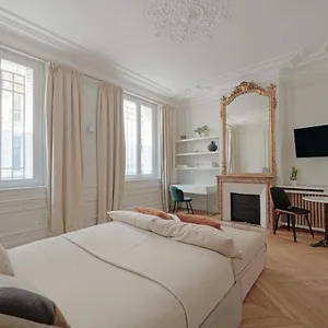 Studio Quartier Champs Elysees 1 Appartamento